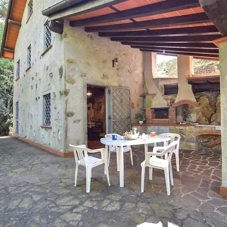 בית נופש 3 Bedroom Lovely In Gombitelli